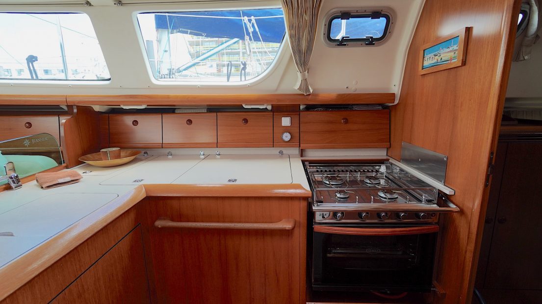 Jeanneau 43DS - 12