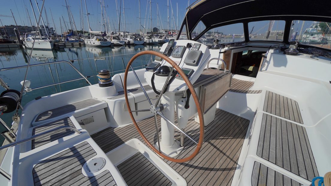 Jeanneau 43DS - 22 (1)