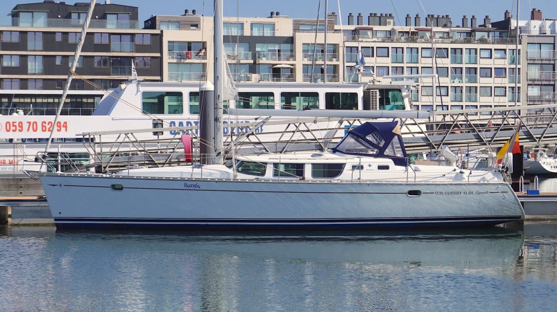 Jeanneau 43DS - 4 (1)